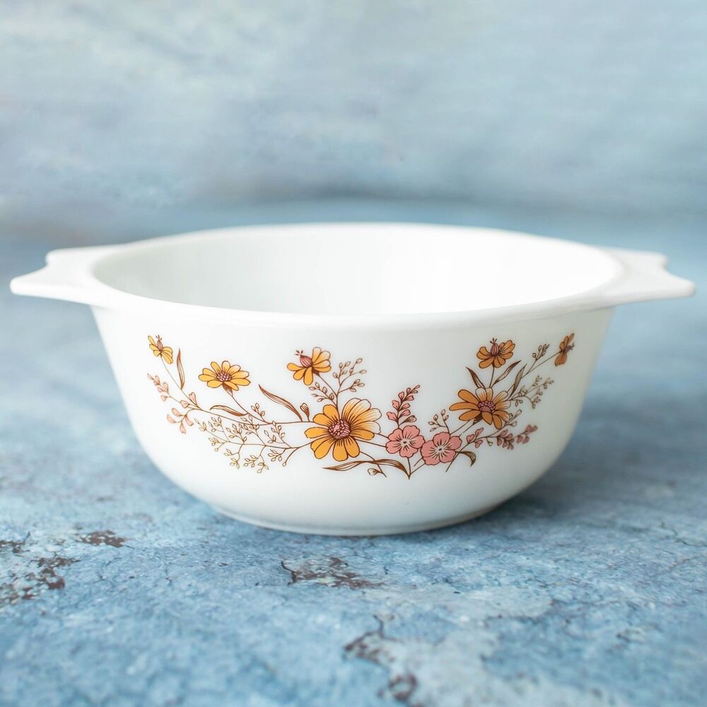 Pyrex England Country Autumn Casserole Dish 1 Quart Milk Glass